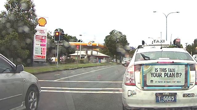 Dashcam Australia - Petrol station crash, Newcastle смотреть онлайн