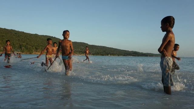 POTRET AKTIVITAS ANAK-ANAK GU TIMUR SAAT AIR LAUT SURUT смотреть онлайн