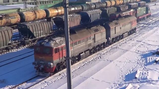 Три тепловоза 2М62У-0034, 2М62У-0033 и ЧМЭ3-6159 смотреть онлайн