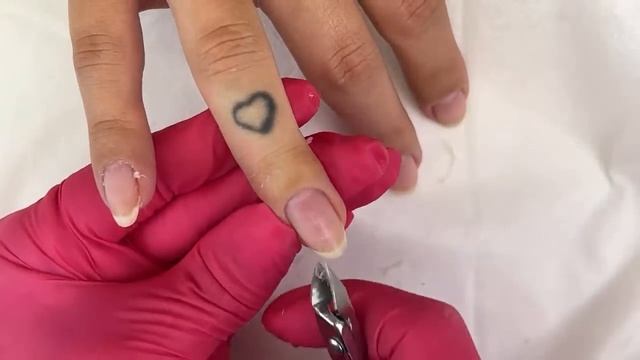 Vou colar uma unha postiça na unha quebrada da minha cliente. смотреть онлайн