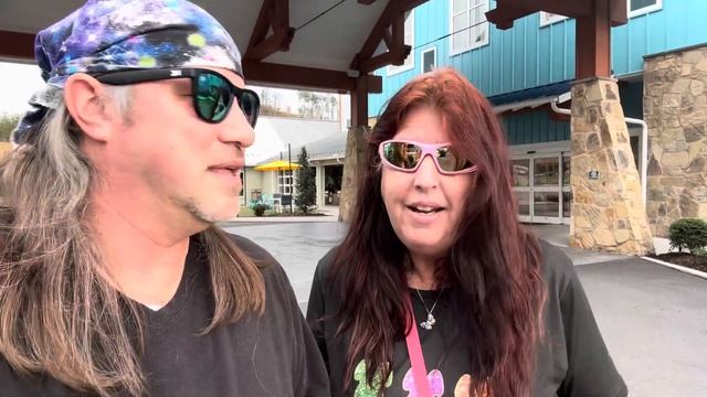 🌴 PARADISE FOUND! EXPLORING CAMP MARGARITAVILLE IN PIGEON FORGE смотреть онлайн