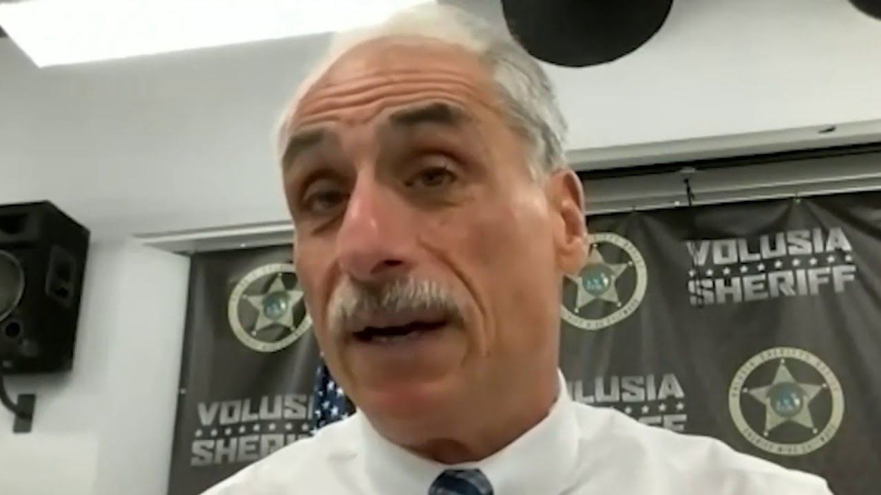 Volusia Sheriff chases stolen car during radio interview смотреть онлайн