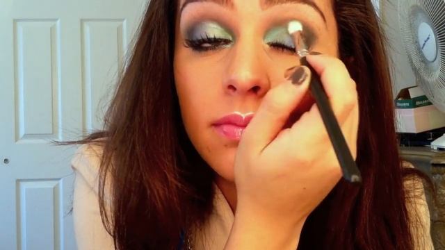 Blue & Green Makeup Tutorial by Carli Bybel смотреть онлайн