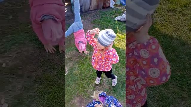 Будущие профессиональные гимнастки.счастливые деревенские дети. смотреть онлайн