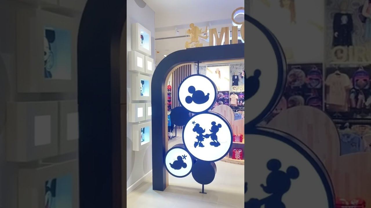VISIT MICKEY MOUSE DISPLAY AT LC WAIKIKI DUBAI смотреть онлайн