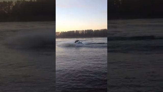 Нева, я на гидроцикле август #музыка #dancemusic смотреть онлайн