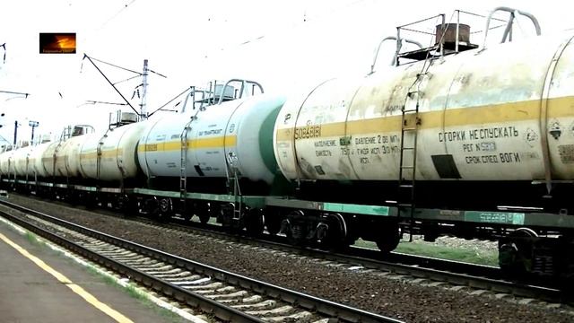ВЛ80С-287 с грузовым поездом по станции Бобровица смотреть онлайн