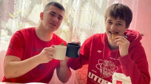 ДАНИЭЛЬ БОЙ , ПАША СБЕЖАЛ ОТ ВАЛЮХИ КО МНЕ !!!)