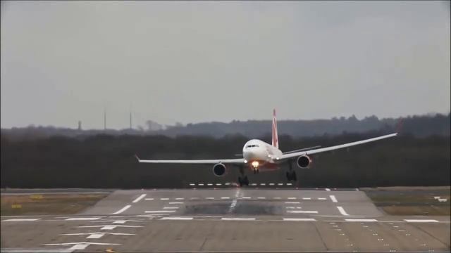 Cool Compilation: Cool Airport Landings смотреть онлайн