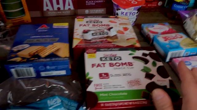Walmart Plus Delivery Grocery Haul and Taste Testing NEW Food! смотреть онлайн