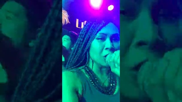 Ellashakira & Gig Warunee Onstage-Phuket Thailand смотреть онлайн