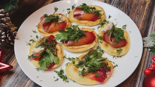 Рецепт - 🎄 Засолка красной рыбы в домашних условиях 🐟/необычная подача/засолка лосося смотреть онлайн