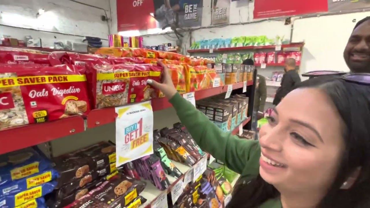 CHEAPEST MARKET in DELHI AND NCR | Buy TV, FRIDGE, HOME ITEMS IN 80% off | PART 4 @divyabajajVlogs смотреть онлайн