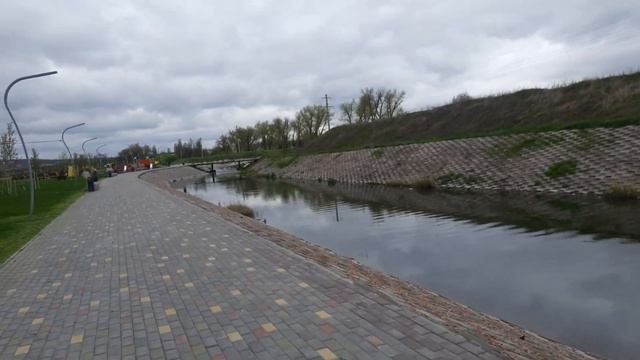 Краматорск, в Саду Бернацкого цветут сакуры! смотреть онлайн