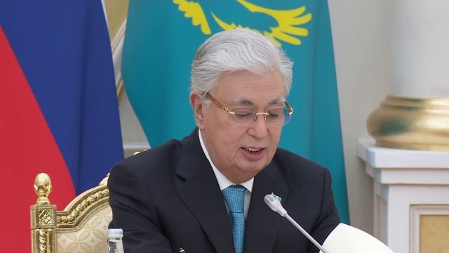 Владимир Путин и Касым-Жомарт Токаев сделали заявления для средств массовой информации. смотреть онлайн
