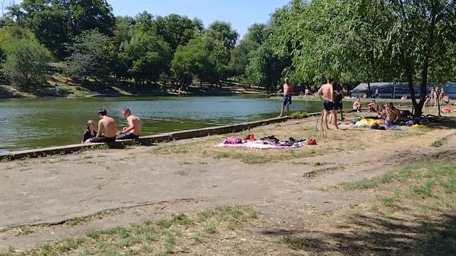 Дюковский парк😱все купаются в луже,т.к.море заминировано смотреть онлайн