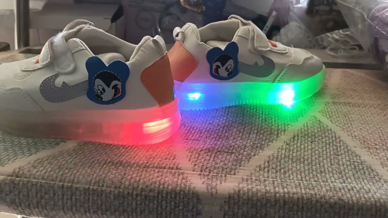 кроссовки новые светящиеся смотреть онлайн