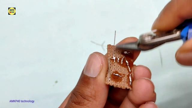 High Accuracy 12 Volt Battery Low Indicator Circuit. How to make 12v battery low 0% charge indicato смотреть онлайн