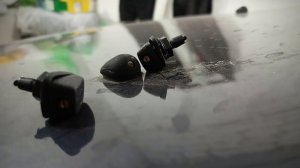 Замена брызгалок /форсунок омывателя .Лада Калина1