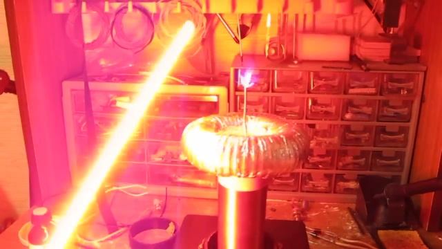 Tesla Coil (nice toroid) смотреть онлайн