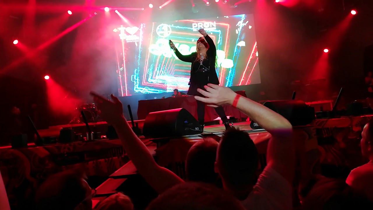 Groove Coverage - Moonlight shadow (live at Budapest Park 2019.07.13) смотреть онлайн
