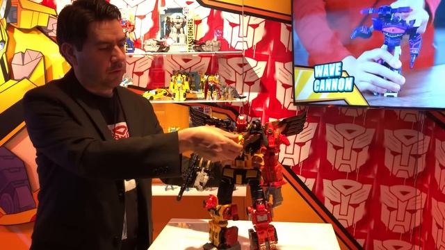 Toy Fair 2018: "Generations" Power of the Primes Demonstration смотреть онлайн