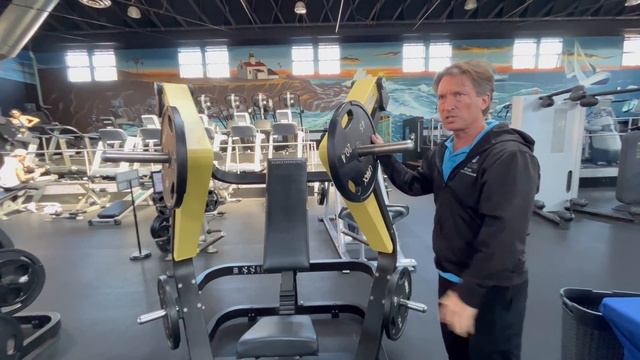 EUIPMENT TUTORIAL- TECHNOGYM WIDE CHEST PRESS смотреть онлайн