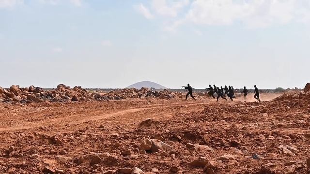 Broll: Army SFAB Advisors train Djiboutian soldiers смотреть онлайн