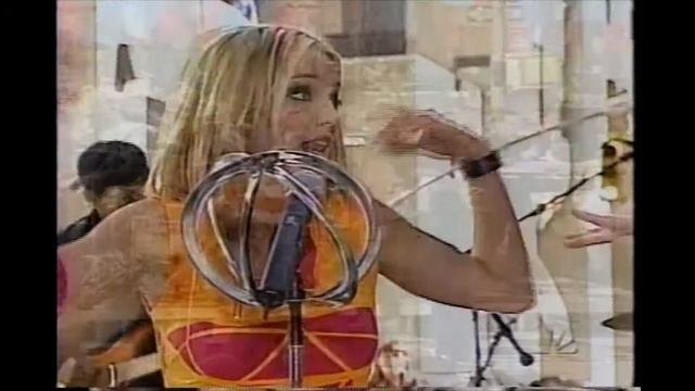 Britney Spears 6-30-00 "Today Show Concert Series" смотреть онлайн