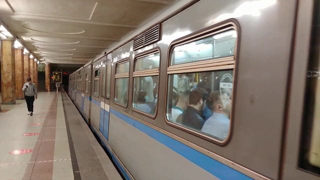 Метросостав 81-740.1/81-741.1 "Русич" маршрут №4 смотреть онлайн