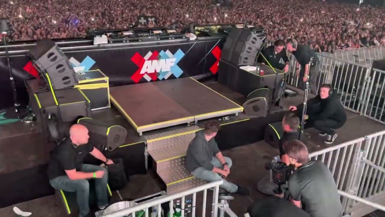 Martin Garrix - Good Morning (intro) @ AMF 2022 смотреть онлайн