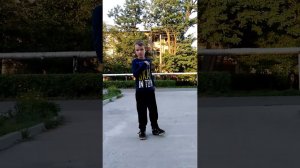 Как научиться кататься на роликовых кроссовках HEELYS