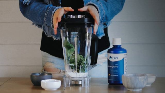 Trace Minerals - Piña Colada Spirulina Smoothie смотреть онлайн