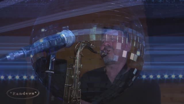 " Поднят ворот пуст карман ... " Музыкальная шкатулка смотреть онлайн