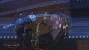 " Поднят ворот пуст карман ... "  Музыкальная шкатулка