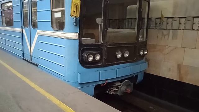 81/717 номерной уезжает со станции Новза смотреть онлайн