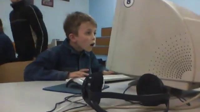 Малой первый раз увидел ПРОНУХУ... смотреть онлайн