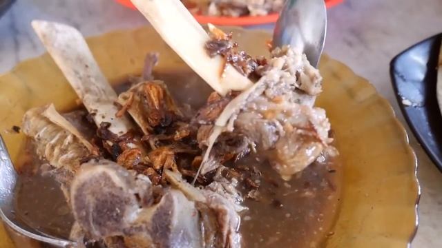 Indonesian Beef Ribs at Sop Konro Karebosi смотреть онлайн