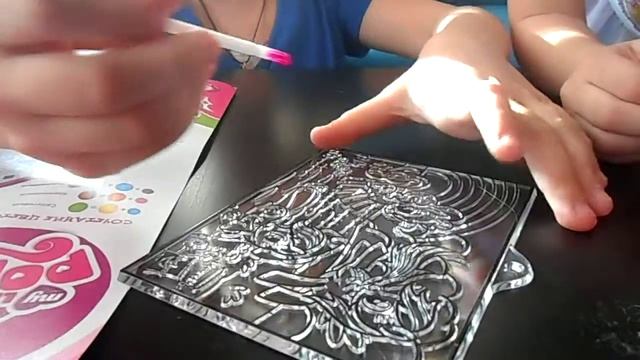 Раскрашиваем витражный рисунок витражными красками ; ) смотреть онлайн