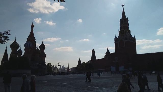 МОСКВА. КРАСНАЯ ПЛОЩАДЬ. БОЙ КУРАНТОВ В 13.00. 22.09.23 (+ 27 С 😃😃😃). смотреть онлайн