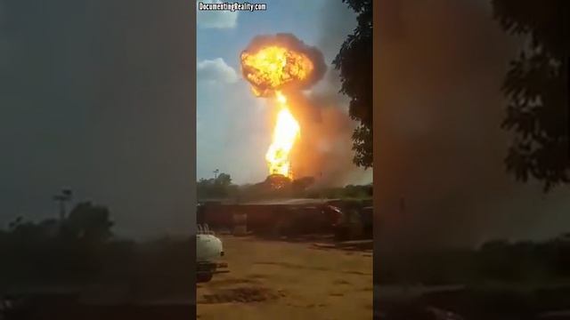 Explosion Rocks Gas Pipeline in Venezuela смотреть онлайн