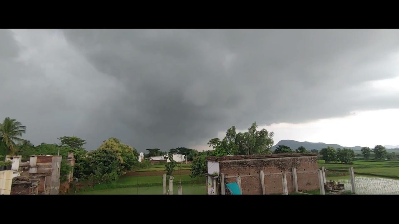 Cloudy sky before heavy rain 🌧️ At Village location смотреть онлайн