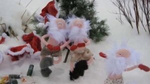 Викуля попробовала анимировать вязаных дедушек Морозов, с помощью нейросетей.