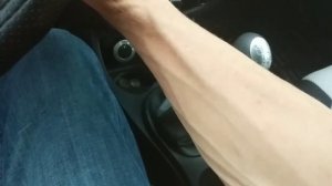 Расскажу как быстро за 30 секунд можно подтянуть ручник на Рено Дастер.