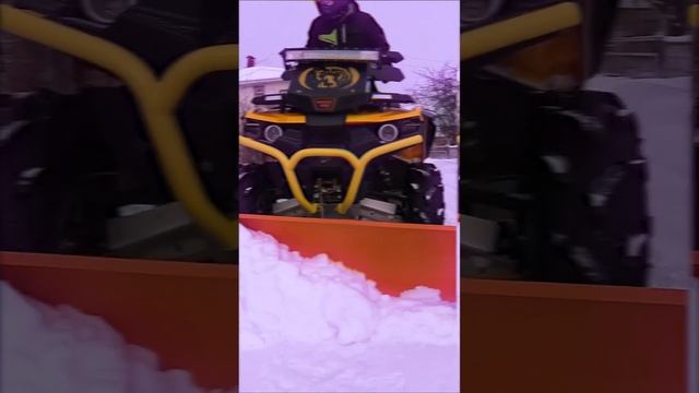 Поставил отвал на квадроцикл тестирую #atv #shorts смотреть онлайн