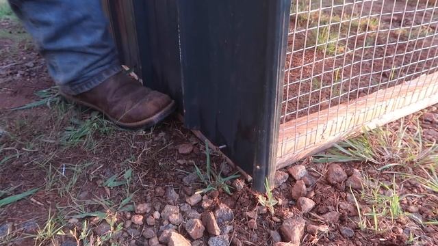 The Mobile Home Built Us a $30 Chicken Tractor смотреть онлайн