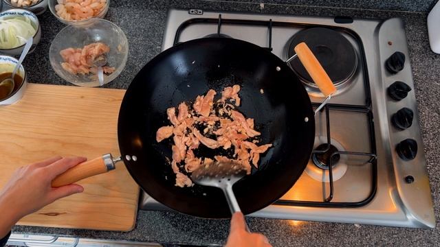 MASSA CHINÊSA / AMAZING Singapore Noodles made at home смотреть онлайн