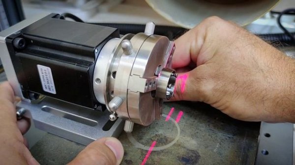 Гравировка титанового кольца по кругу. Лазерный гравер для бизнеса. Лазерный станок