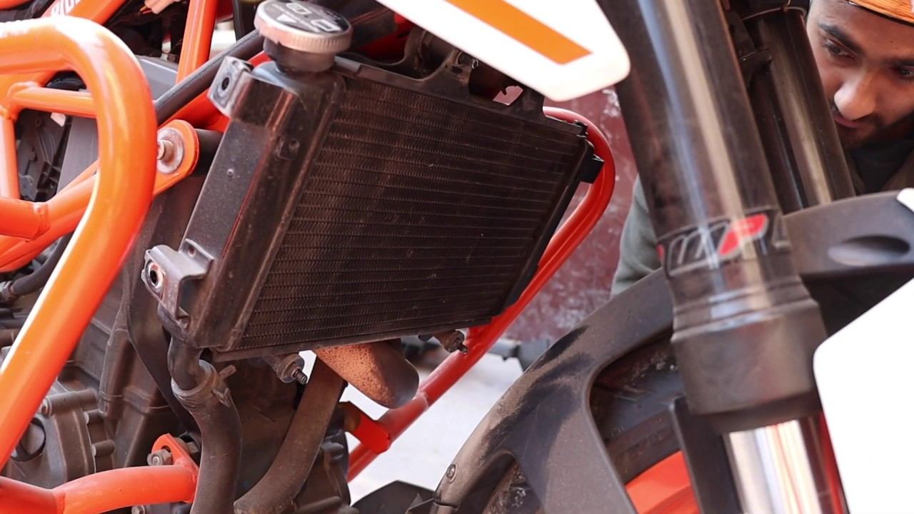 how to mount radiator grill Install in KTM Duke 390 смотреть онлайн