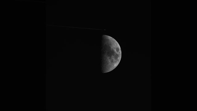 MOON avec la lunette 76EDPH sur AZ-EQ6, le 1er novembre 2022. Un avion s'invite ! смотреть онлайн